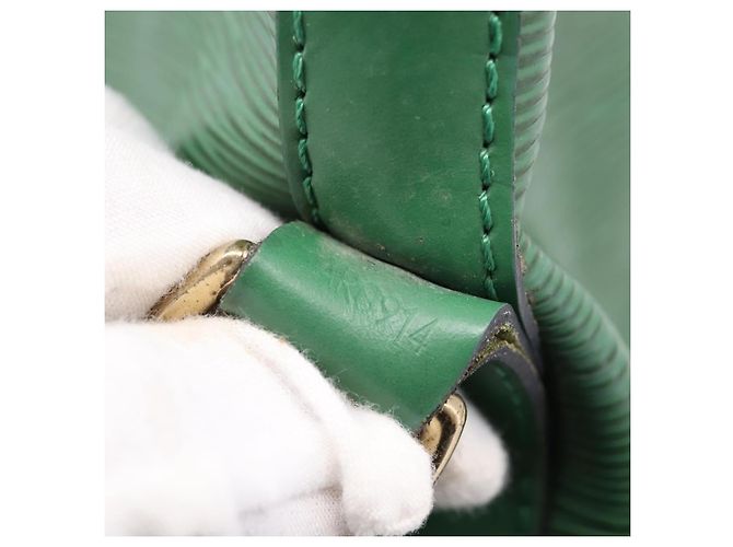 Borsa a tracolla LOUIS VUITTON Epi Petit Noe Verde M44104 LV Auth 201250A - vista 12
