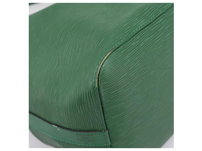 Borsa a tracolla LOUIS VUITTON Epi Petit Noe Verde M44104 LV Auth 201250A - vista 15
