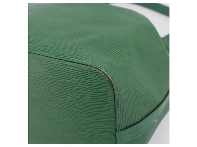 Borsa a tracolla LOUIS VUITTON Epi Petit Noe Verde M44104 LV Auth 201250A - vista 16