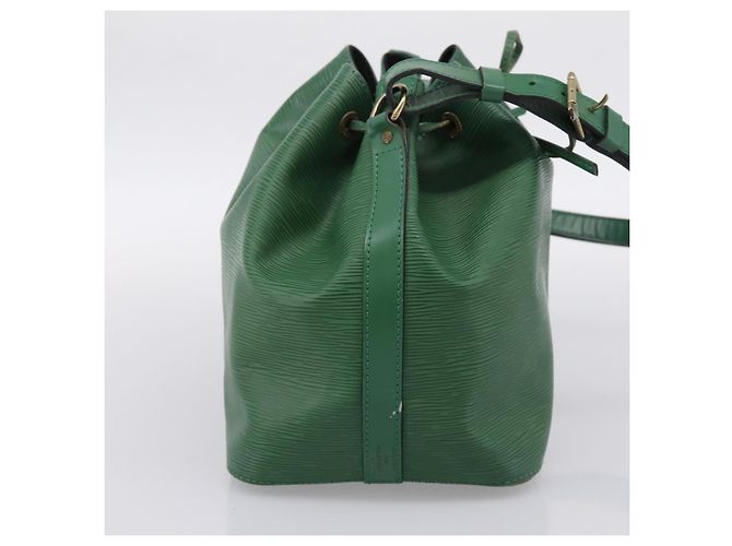Borsa a tracolla LOUIS VUITTON Epi Petit Noe Verde M44104 LV Auth 201250A - vista 3