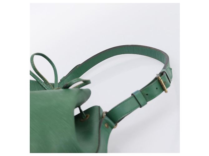 Borsa a tracolla LOUIS VUITTON Epi Petit Noe Verde M44104 LV Auth 201250A - vista 8