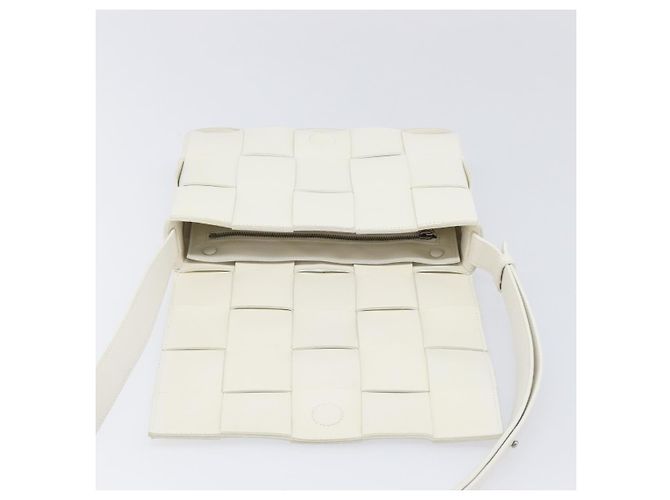 Borsa Bottega Veneta Maxi Intrecciato Cassette in pelle Bianco Argento Auth mr2874V - vista 18