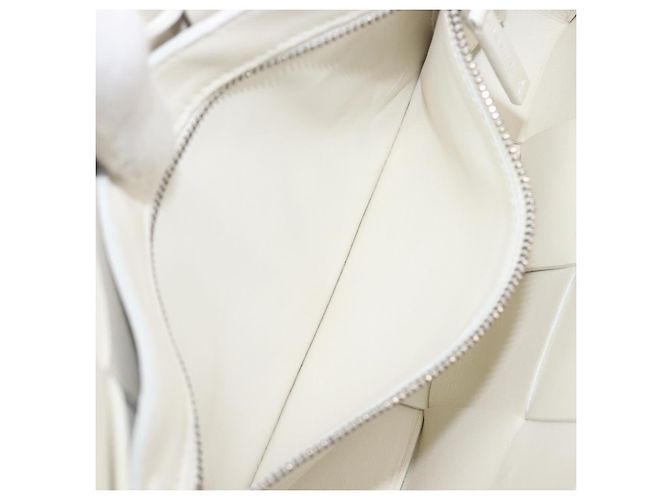 Borsa Bottega Veneta Maxi Intrecciato Cassette in pelle Bianco Argento Auth mr2874V - vista 24