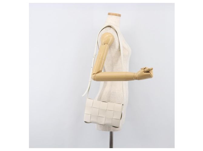 Borsa Bottega Veneta Maxi Intrecciato Cassette in pelle Bianco Argento Auth mr2874V - vista 26