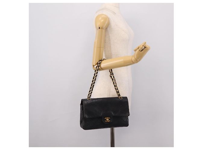 Borsa a tracolla CHANEL Matelasse 25 in pelle d'agnello nera con catena e CC dorato Auth 200746V Nero D'oro - vista 26