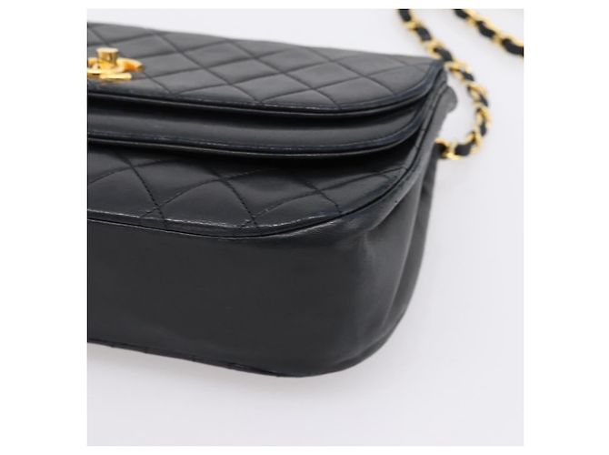 Borsa a tracolla CHANEL Matelasse con catena in pelle d'agnello nera e oro CC Auth 203454V Nero D'oro - vista 10