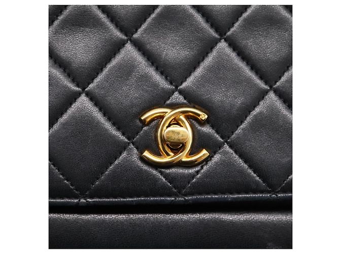 Borsa a tracolla CHANEL Matelasse con catena in pelle d'agnello nera e oro CC Auth 203454V Nero D'oro - vista 14