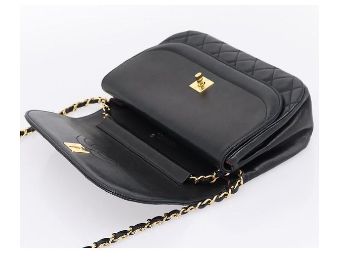 Borsa a tracolla CHANEL Matelasse con catena in pelle d'agnello nera e oro CC Auth 203454V Nero D'oro - vista 15