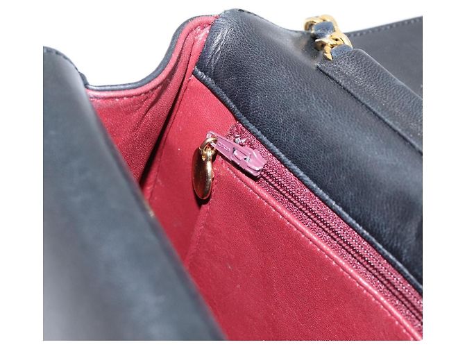 Borsa a tracolla CHANEL Matelasse con catena in pelle d'agnello nera e oro CC Auth 203454V Nero D'oro - vista 20