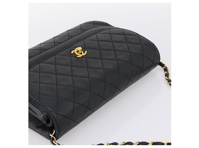 Borsa a tracolla CHANEL Matelasse con catena in pelle d'agnello nera e oro CC Auth 203454V Nero D'oro - vista 6