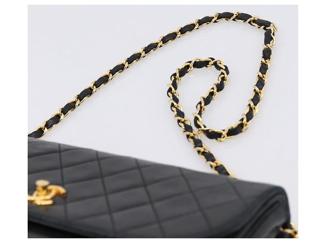 Borsa a tracolla CHANEL Matelasse con catena in pelle d'agnello nera e oro CC Auth 203454V Nero D'oro - vista 8