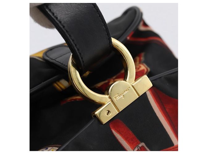 Pouch Salvatore Ferragamo Gancini Nylon Nero Tono Oro Auth 200166 - vista 6