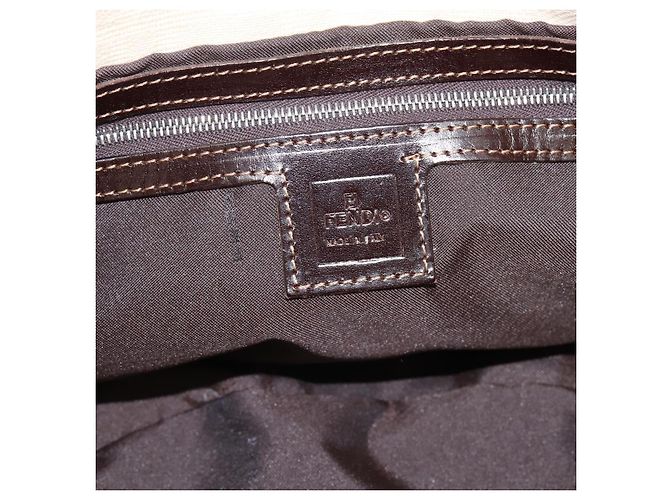 Borsa a tracolla FENDI Zucca Canvas Mamma Baguette Beige Silver Auth 203140V Argento - vista 16