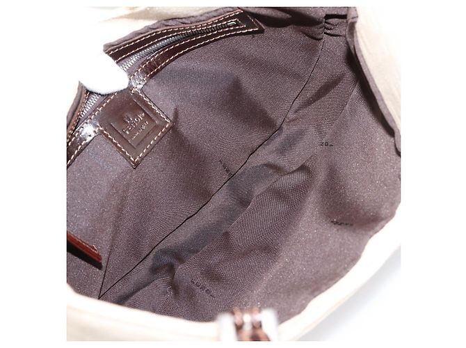 Borsa a tracolla FENDI Zucca Canvas Mamma Baguette Beige Silver Auth 203140V Argento - vista 17