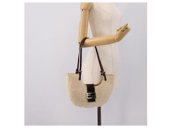 Borsa a tracolla FENDI Zucca Canvas Mamma Baguette Beige Silver Auth 203140V Argento - vista 25
