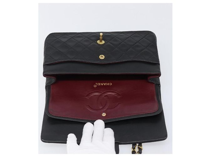 Borsa a tracolla CHANEL Chain Matelasse 25 in pelle d'agnello nera e oro CC Auth 200542SAM Nero D'oro - vista 16