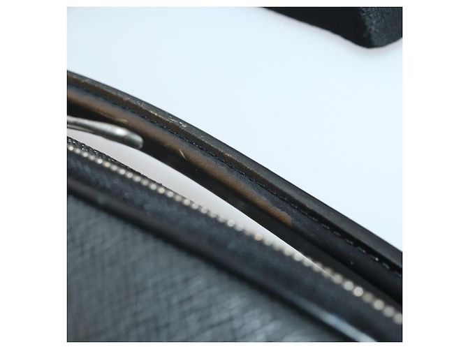 LOUIS VUITTON Borsa a tracolla Taiga Tula Nera M30762 LV Auth BA15403 Nero - vista 10