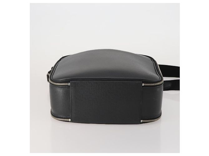 LOUIS VUITTON Borsa a tracolla Taiga Tula Nera M30762 LV Auth BA15403 Nero - vista 11