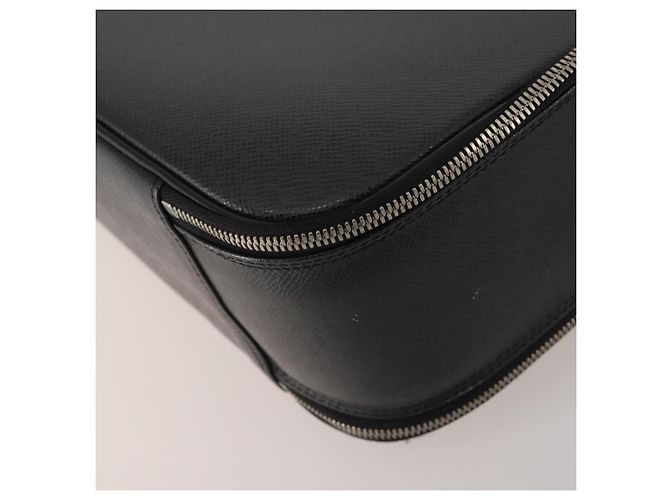 LOUIS VUITTON Borsa a tracolla Taiga Tula Nera M30762 LV Auth BA15403 Nero - vista 14