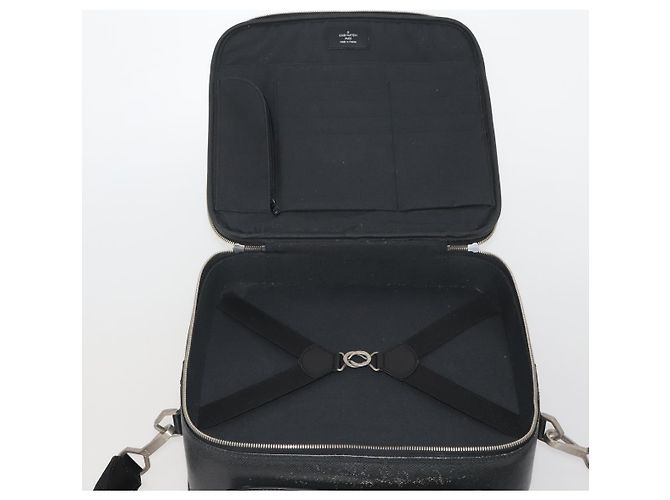 LOUIS VUITTON Borsa a tracolla Taiga Tula Nera M30762 LV Auth BA15403 Nero - vista 17
