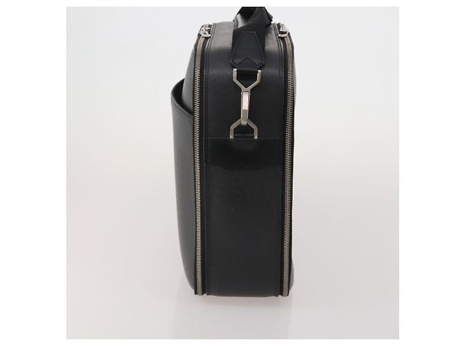 LOUIS VUITTON Borsa a tracolla Taiga Tula Nera M30762 LV Auth BA15403 Nero - vista 4