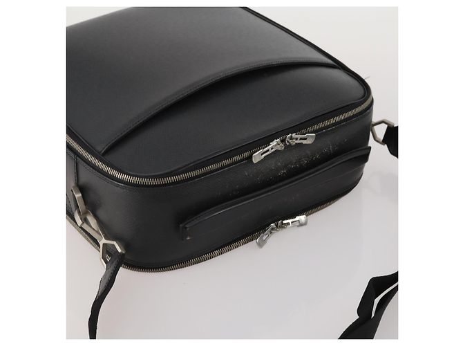 LOUIS VUITTON Borsa a tracolla Taiga Tula Nera M30762 LV Auth BA15403 Nero - vista 6