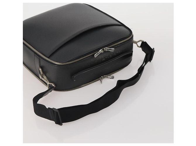 LOUIS VUITTON Borsa a tracolla Taiga Tula Nera M30762 LV Auth BA15403 Nero - vista 7