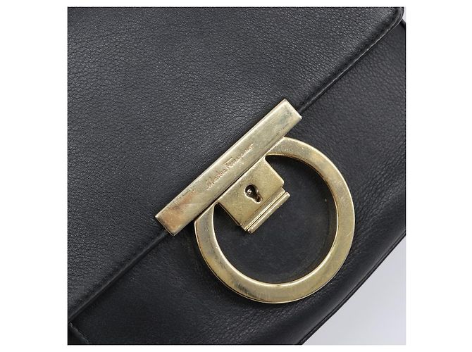 Borsa a tracolla Salvatore Ferragamo in pelle nera e oro Auth 199863A Nero D'oro - vista 17
