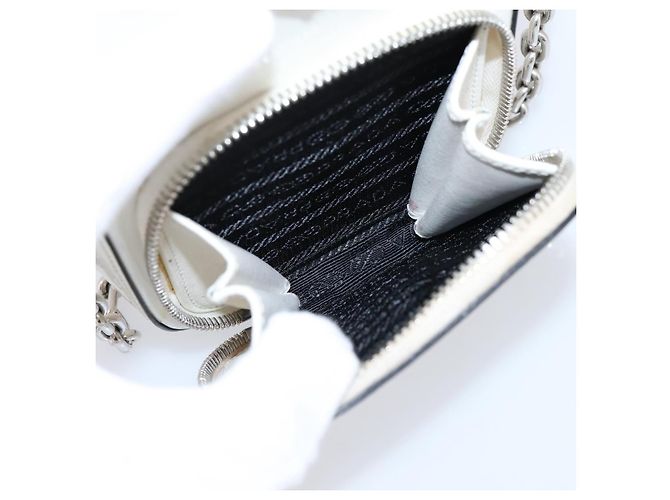 PRADA Schultertasche mit Kette aus Leder Weiß Silber Auth 202662 - Ansicht 20