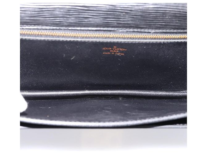 LOUIS VUITTON Epi Serie Dragonne Clutch Bag Black Noir M52612 LV Auth 202460 Nero - vista 10
