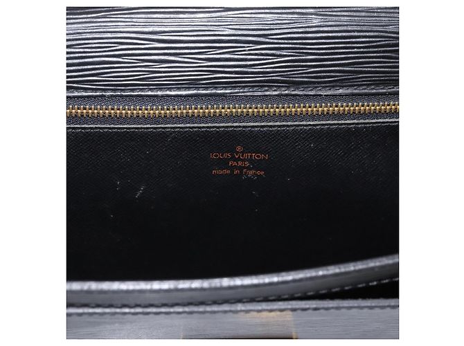 LOUIS VUITTON Epi Serie Dragonne Clutch Bag Black Noir M52612 LV Auth 202460 Nero - vista 19