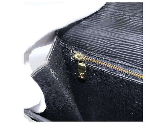 LOUIS VUITTON Epi Serie Dragonne Clutch Bag Black Noir M52612 LV Auth 202460 Nero - vista 22