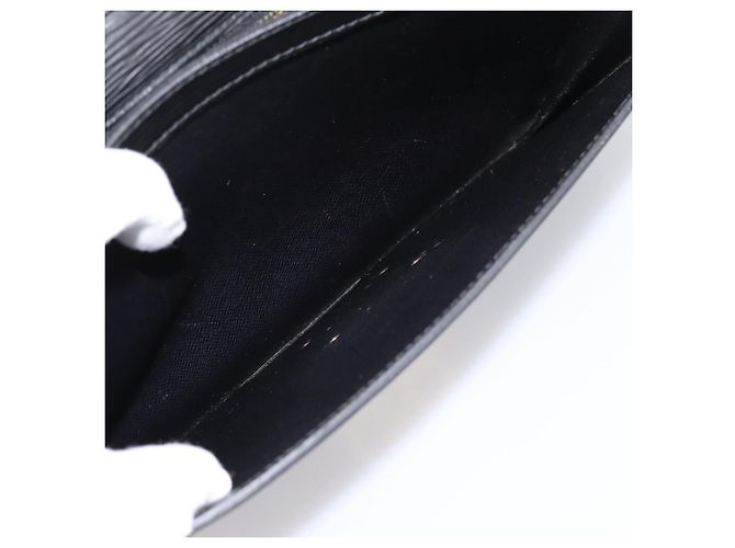 LOUIS VUITTON Epi Serie Dragonne Clutch Bag Black Noir M52612 LV Auth 202460 Nero - vista 23