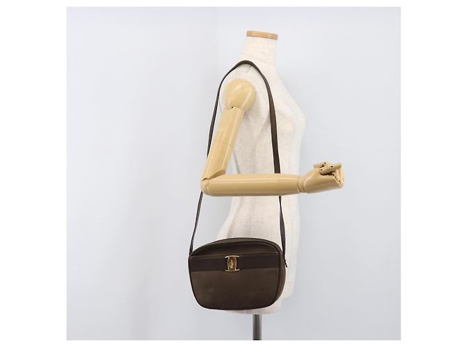 Borsa a tracolla Salvatore Ferragamo Vala in camoscio marrone tono oro Auth ka6067 - vista 24