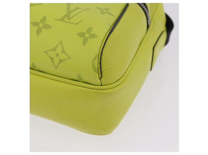 Borsa a Tracolla LOUIS VUITTON Taigalama Outdoor PM Gialla M30239 LV Auth 202236M Giallo - vista 11