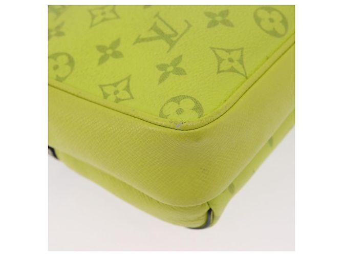 Borsa a Tracolla LOUIS VUITTON Taigalama Outdoor PM Gialla M30239 LV Auth 202236M Giallo - vista 12