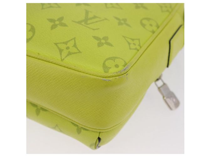 Borsa a Tracolla LOUIS VUITTON Taigalama Outdoor PM Gialla M30239 LV Auth 202236M Giallo - vista 13