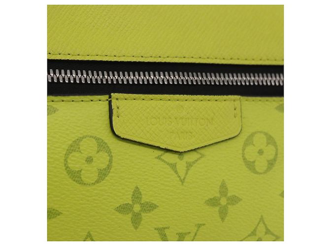 Borsa a Tracolla LOUIS VUITTON Taigalama Outdoor PM Gialla M30239 LV Auth 202236M Giallo - vista 14