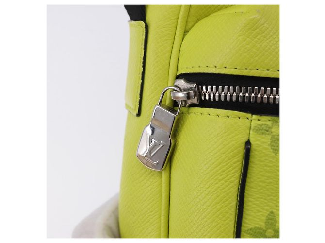 Borsa a Tracolla LOUIS VUITTON Taigalama Outdoor PM Gialla M30239 LV Auth 202236M Giallo - vista 15