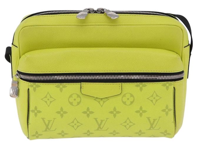 Borsa a Tracolla LOUIS VUITTON Taigalama Outdoor PM Gialla M30239 LV Auth 202236M Giallo - vista 2