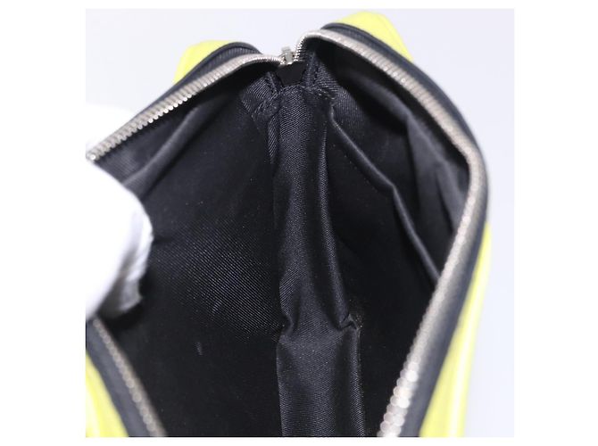 Borsa a Tracolla LOUIS VUITTON Taigalama Outdoor PM Gialla M30239 LV Auth 202236M Giallo - vista 20