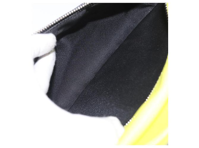 Borsa a Tracolla LOUIS VUITTON Taigalama Outdoor PM Gialla M30239 LV Auth 202236M Giallo - vista 21