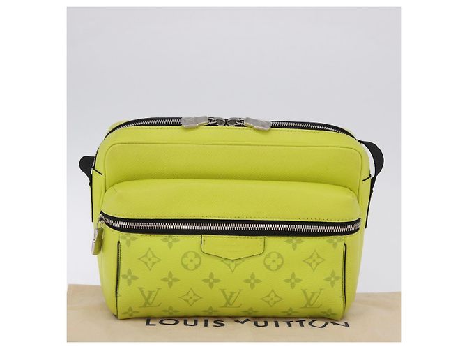 Borsa a Tracolla LOUIS VUITTON Taigalama Outdoor PM Gialla M30239 LV Auth 202236M Giallo - vista 25