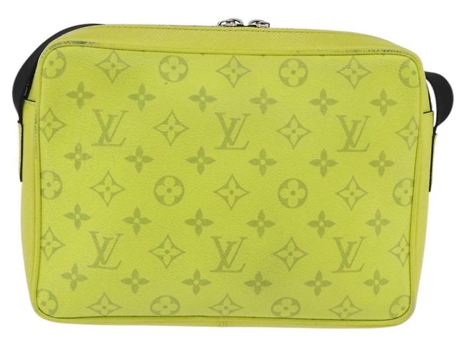Borsa a Tracolla LOUIS VUITTON Taigalama Outdoor PM Gialla M30239 LV Auth 202236M Giallo - vista 3
