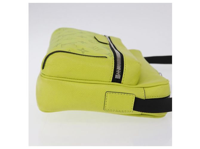 Borsa a Tracolla LOUIS VUITTON Taigalama Outdoor PM Gialla M30239 LV Auth 202236M Giallo - vista 4