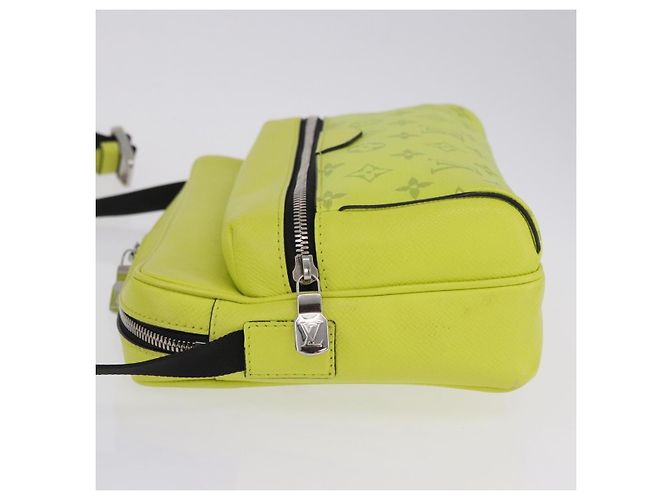 Borsa a Tracolla LOUIS VUITTON Taigalama Outdoor PM Gialla M30239 LV Auth 202236M Giallo - vista 5