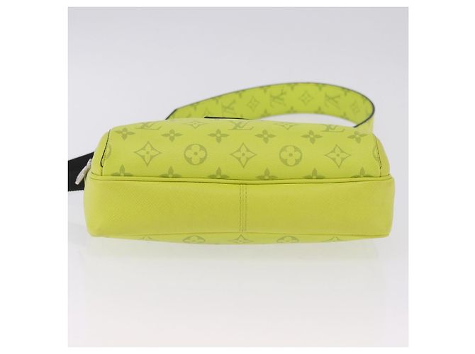 Borsa a Tracolla LOUIS VUITTON Taigalama Outdoor PM Gialla M30239 LV Auth 202236M Giallo - vista 9