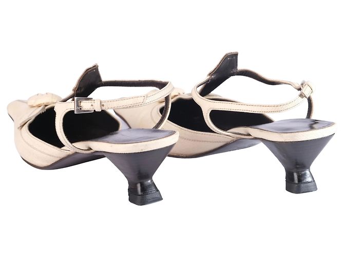 Prada Fall/Winter 2000 Ivory Leather Pointed-Toe Slingback Pumps Cream - view 3