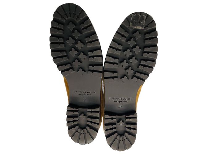 Stivaletti Manolo Blahnik in camoscio Tan / Ivory foderati in shearling con suole lug Cammello - vista 6