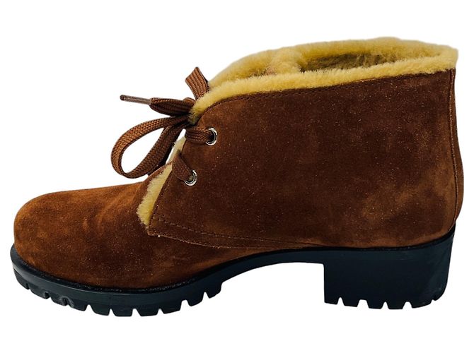 Prada Stiefeletten aus Wildleder Brown / Tan, shearling-gefüttert, mit Lug-Sohlen Braun - Ansicht 3